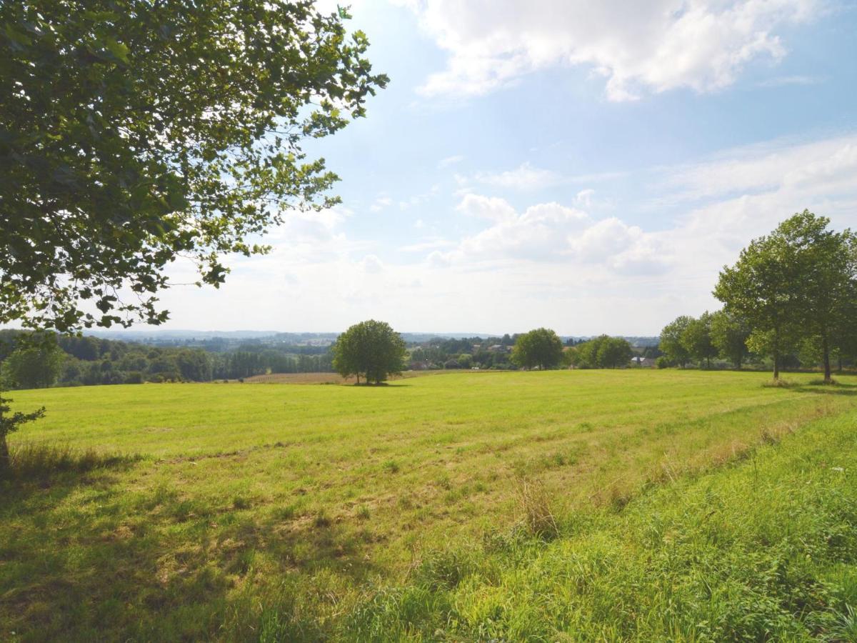 With A Broad View Over The Hilly Landscape Flobecq Esterno foto